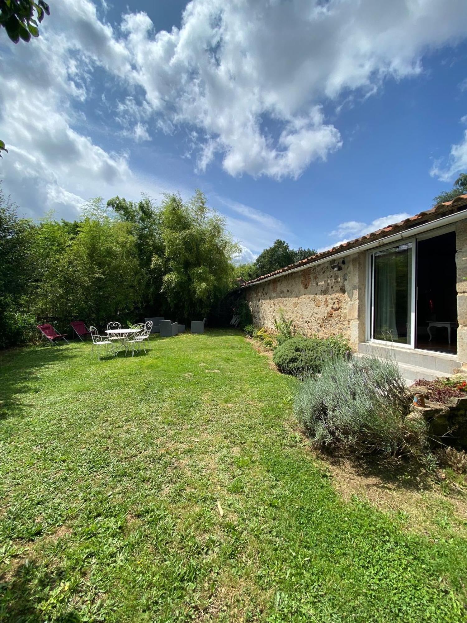 La Frapperie Bed & Breakfast La Pommeraie-sur-Sevre Bagian luar foto